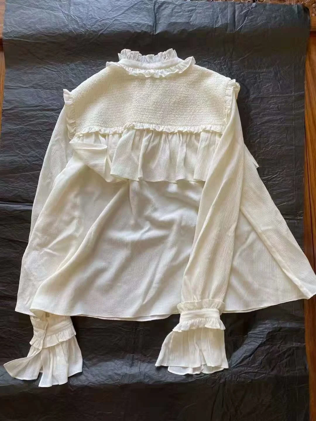 

2021 summer new wave collar black and white stitching pocket doll shirt chiffon fabric love button blouse