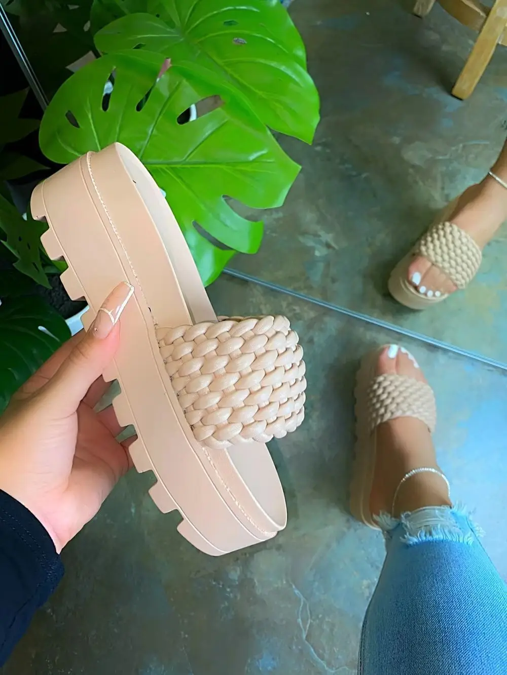 

Flat Shoes Female Big Size House Slippers Platform Slipers Women Square Toe Med Slides 2021 Beach Soft PU Basic Fabric Rubber