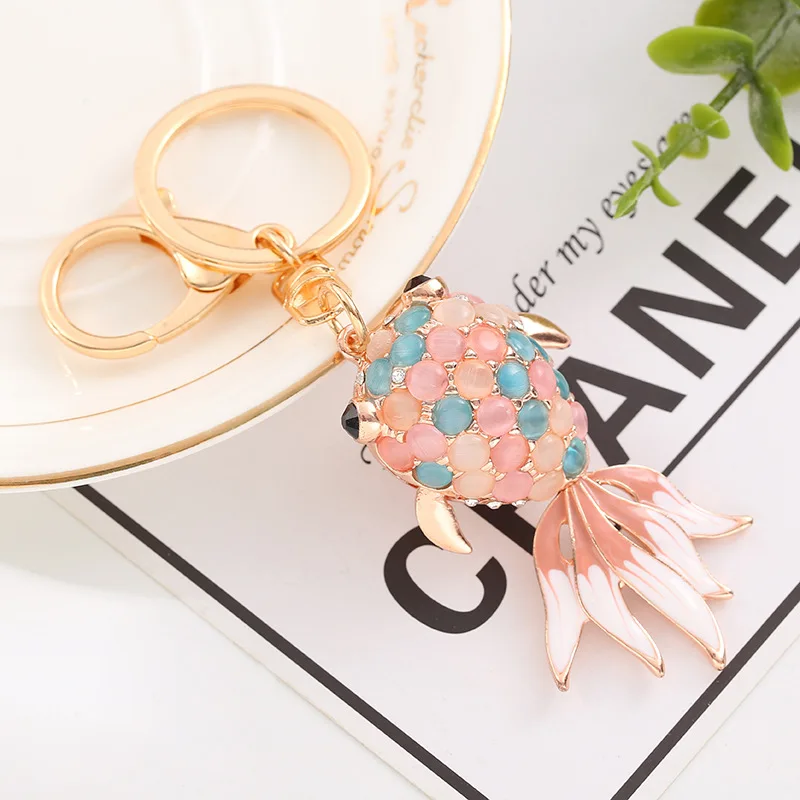 

2021 New Diamond Inlaid Goldfish Key Ring Good Luck Koi Girl Metal Car Keychain Machine Valentine's Day Exquisite GiftKeychains