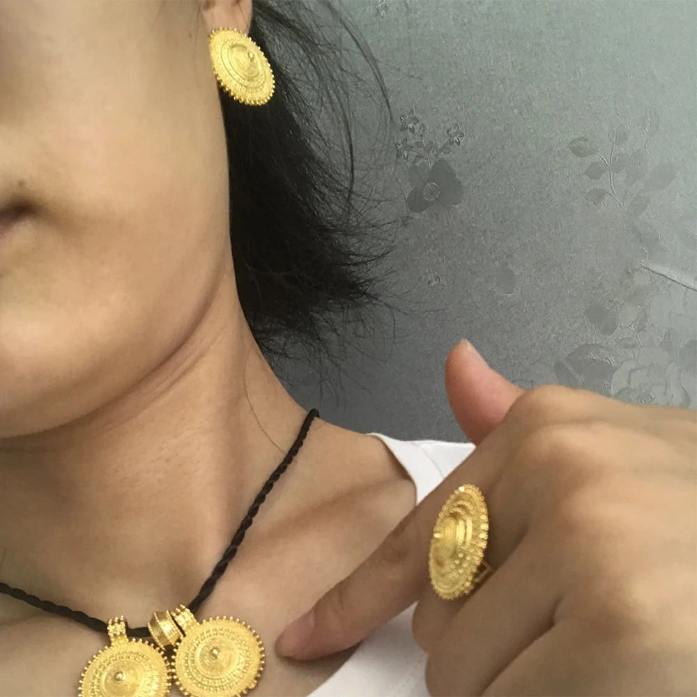 Женский ювелирный комплект WANDO большие серьги-подвески золотистого цвета с