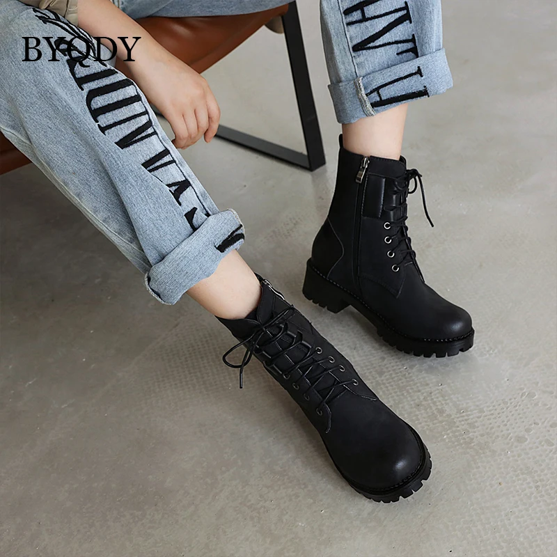 Женские ботинки на толстом каблуке BYQDY короткие из флока с круглым носком