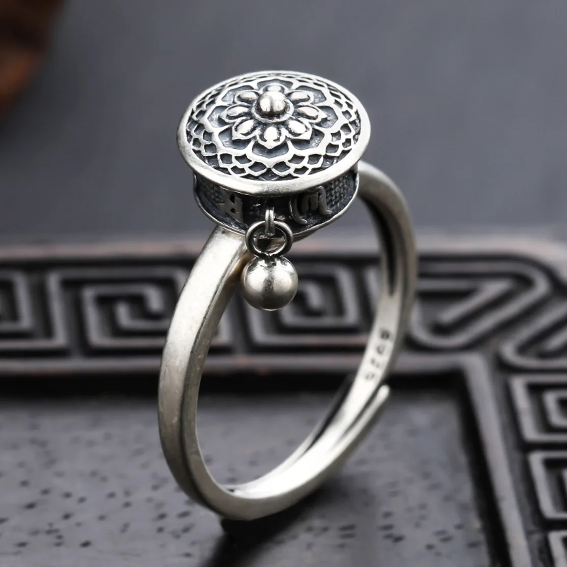 

Rotating Rings For Men And Women Buddhist Tibetan Prayer Wheel Unisex OM Mantra Resizable Finger Ring Good Luck Lady Bands