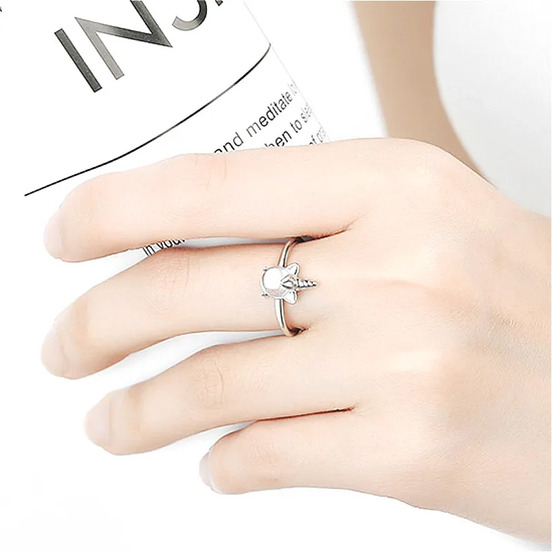 Женские кольца с лунным камнем открытые из стерлингового серебра единорогом