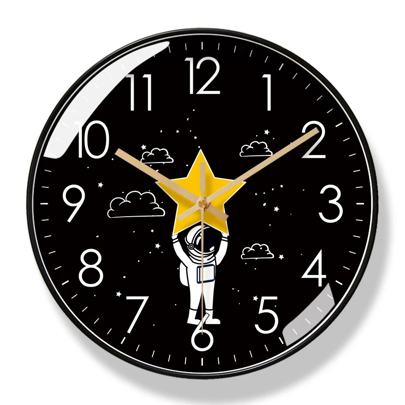 

2021 Round Creative Mute Wall Clock Modern Design Silent Astronaut Spaceman Clocks for Home Decoration Kitchen Living Room Decor