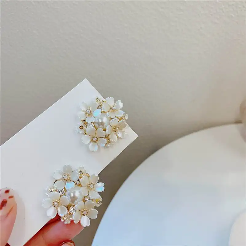 

Handmade Pearl Shell Flower Stud Earrings For Women Korean Style Personality New Fashion Jewelry pendientes