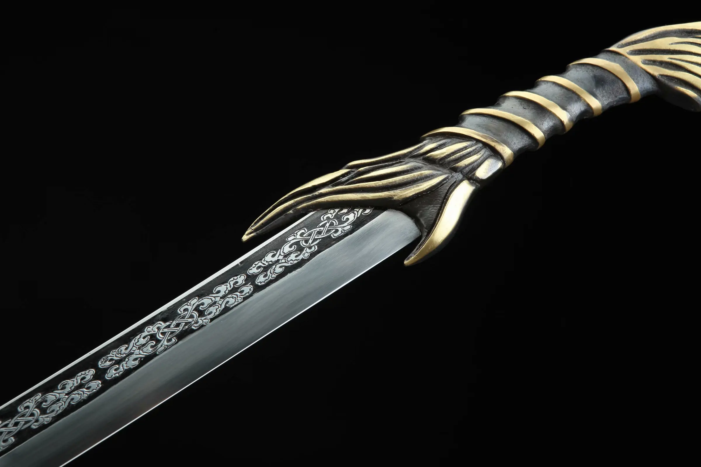 

Chinese Longquan Sword Tang Dynasty Sharp Steel Knife Metal Weapon Outdoor Self-defense Handmade Martial Arts Katana