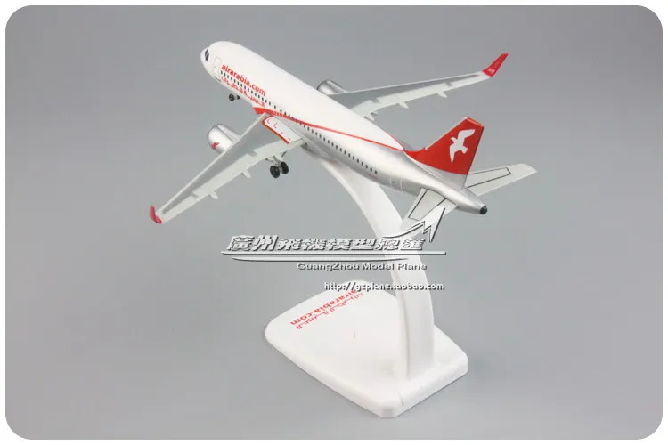 Модель самолета в сборе из пластмассы 19 см авиакомпании Саудовской Аравии AIR ARABIA