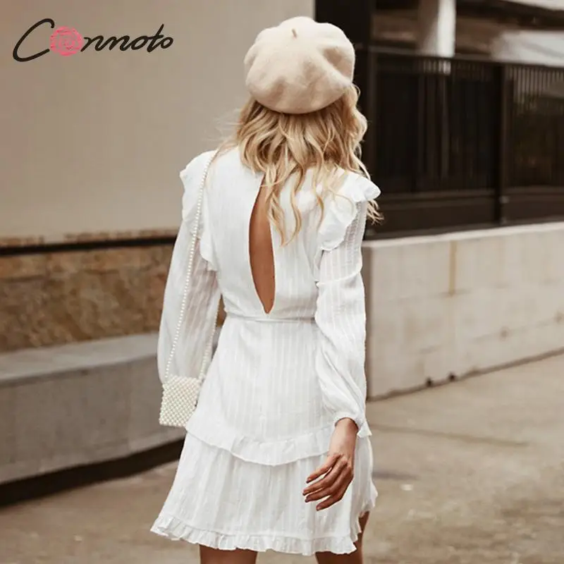 Conmoto Зимнее платье кисточка с вырезом рукавами фонариками однотонное белое
