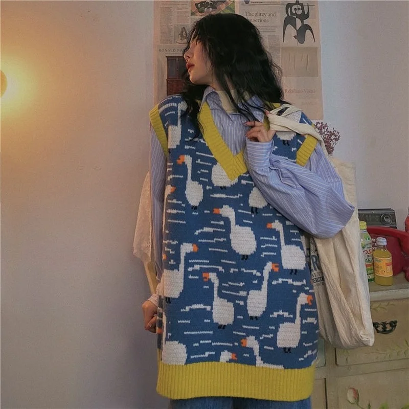 Жилет женский трикотажный лоскутный с V-образным вырезом |