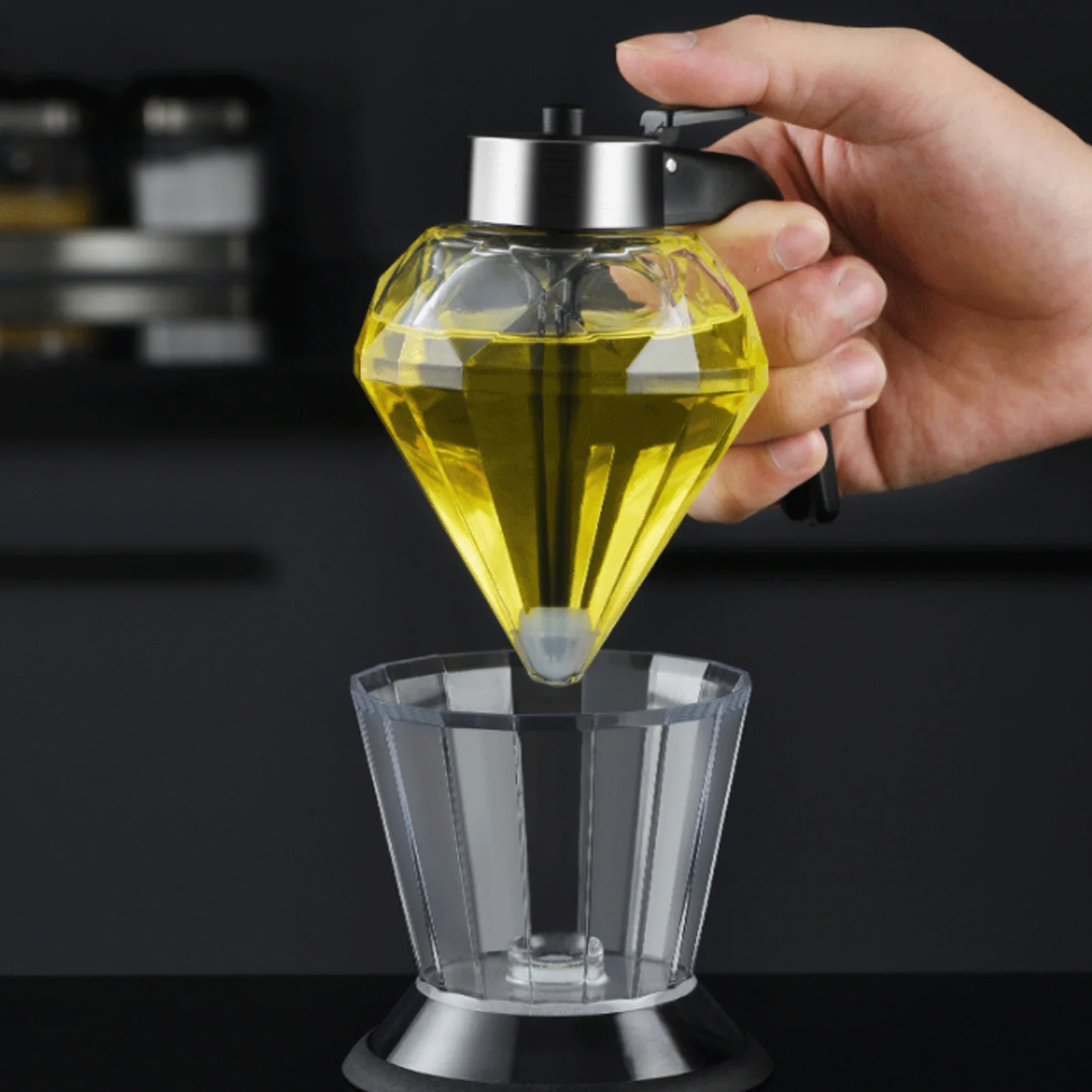 

Diamond Oil Can Glass One-key Multi-purpose Seasoning Bottle Kitchen Seasoning Bottle Dustproof Vinegar Oil Bottle Kitchen Tool