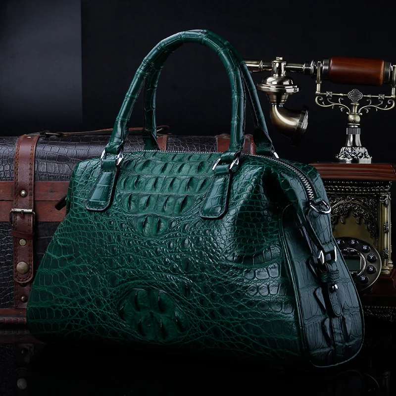 Рисунок 5 - Женская сумка из натуральной кожи аллигатора
