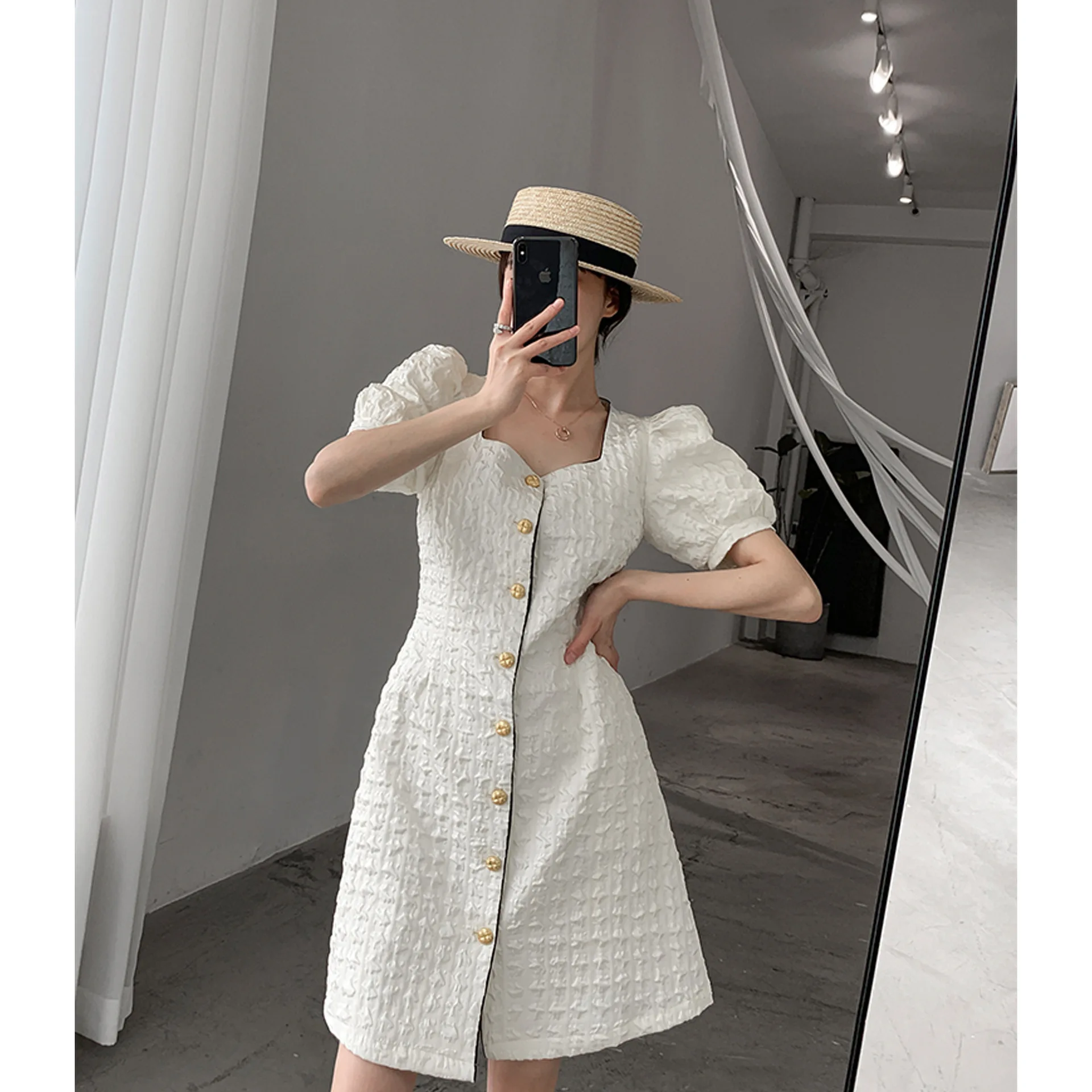 

Net Redmi White Square Collar Dress Female 2021 Summer New French Temperament Small Fragrance Bubble Sleeve Skirt 512430