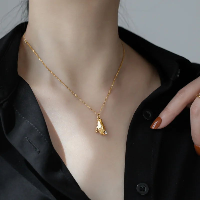 

Graceful Zircon Lady Hand Pendant Necklaces for Women 18k Gold Plated Chain Necklaces Female Nobal Stainless Steel Women Jewelry