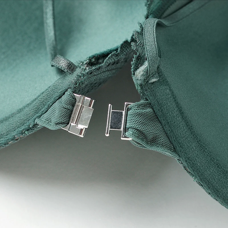 Кружевной бюстгальтер с вышивкой и трусики пуш ап застежкой спереди комплект