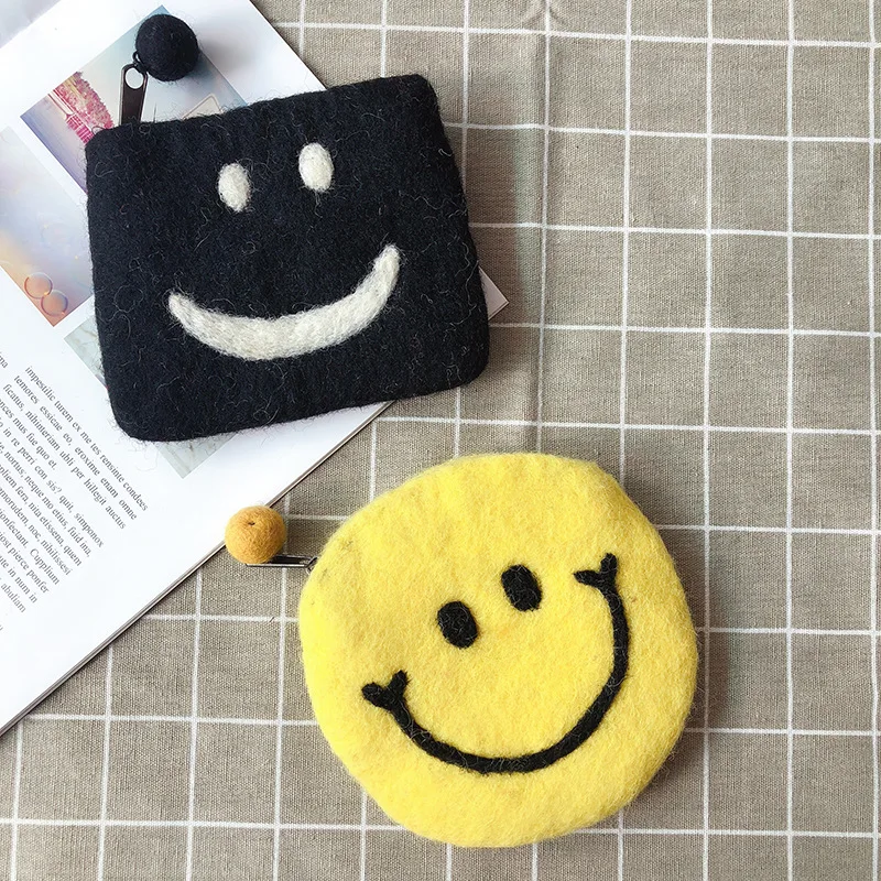 Bolso de lana hecho a mano con cara sonriente, monedero para estudiantes, tarjetero, almacenamiento de monedas, novedad-1