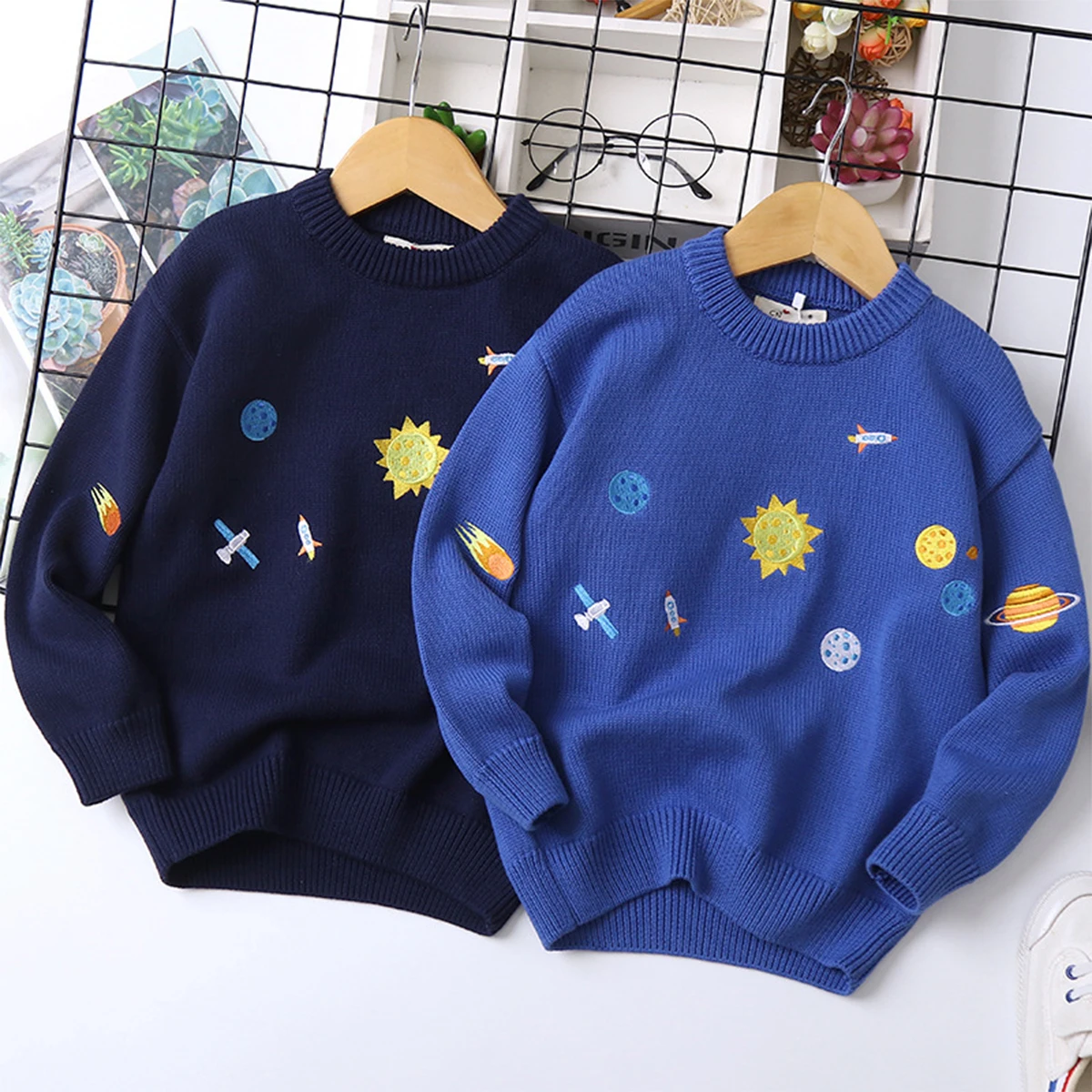 Фото Осень-зима 2021 свитер для мальчиков и девочек детский вязаный пуловер с вышивкой