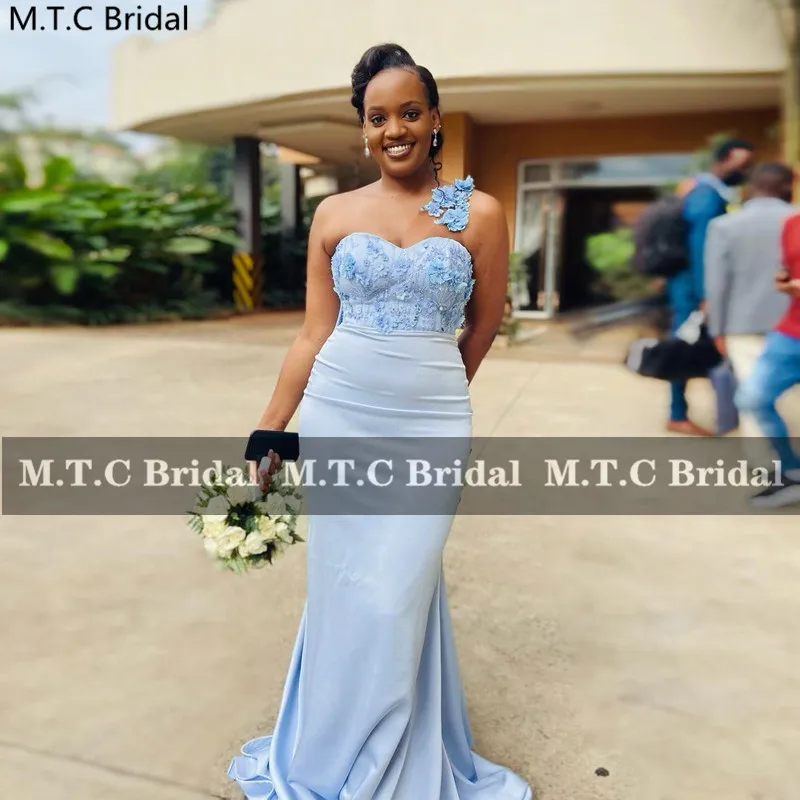 

Платье длинное атласное на одно плечо, с открытой спиной