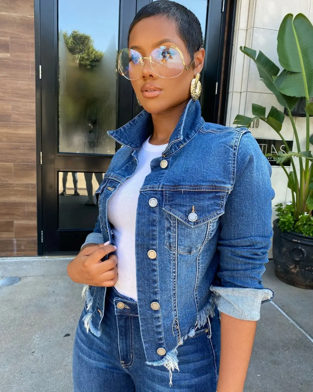 

Blue Long Sleeve Denim Jacket Broken Denim Coats Ripped Lapel Buttons Pockets Women Ladies Short Coat Top Fashion Casual Winter