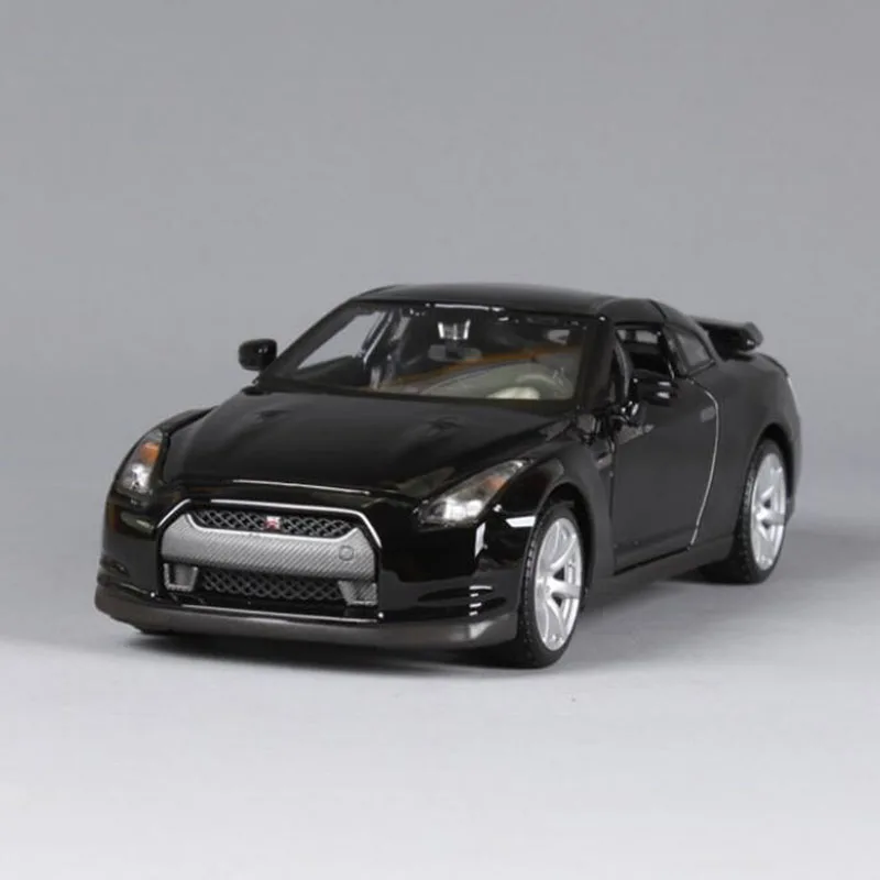 Metal Alloy Diecast 1:24 Scale Classic JAPAN GTR GT R Fast Racing cool Car Model Diecast Vehicles Collection Toys For Kids