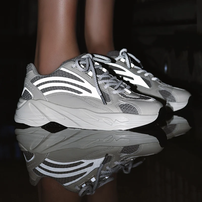 

2021 New Luminous Couples Shoes Platform Leisure Sneakers Men Fashion Lace-Up Breathable Damping Walking Shoes Women Size 35-46