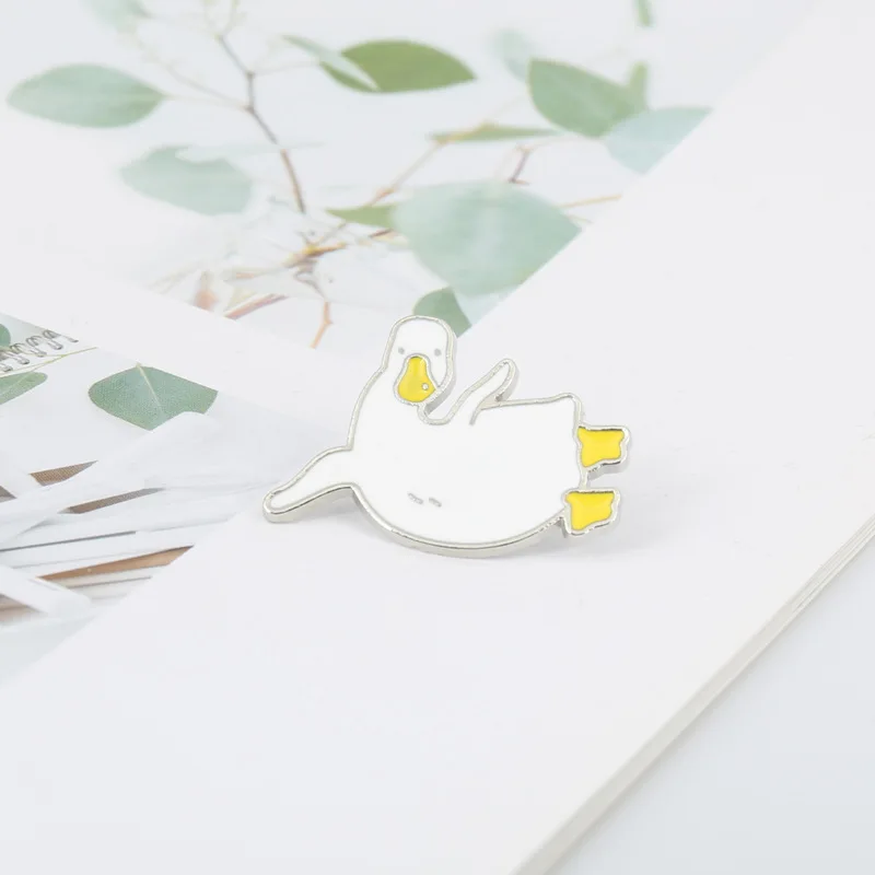 Новая жизнь стремление к одноименного мультфильма брошь в виде утки