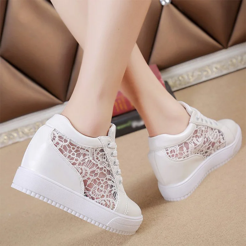 Кроссовки женские на шнуровке Вулканизированная плотная подошва цветочный