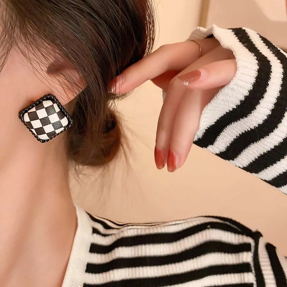 

Simple Geometric Earrings Vintage Black White Lattice Pattern Checkerboard Design Square Round Earrings PU Leather Ear Jewelry