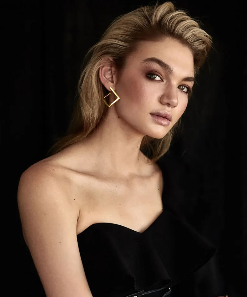 

2021 new European and American fashion geometric simple atmosphere Earrings