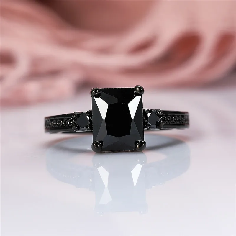 Кольцо женское с черным цирконием прямоугольное Золотое | Украшения и аксессуары