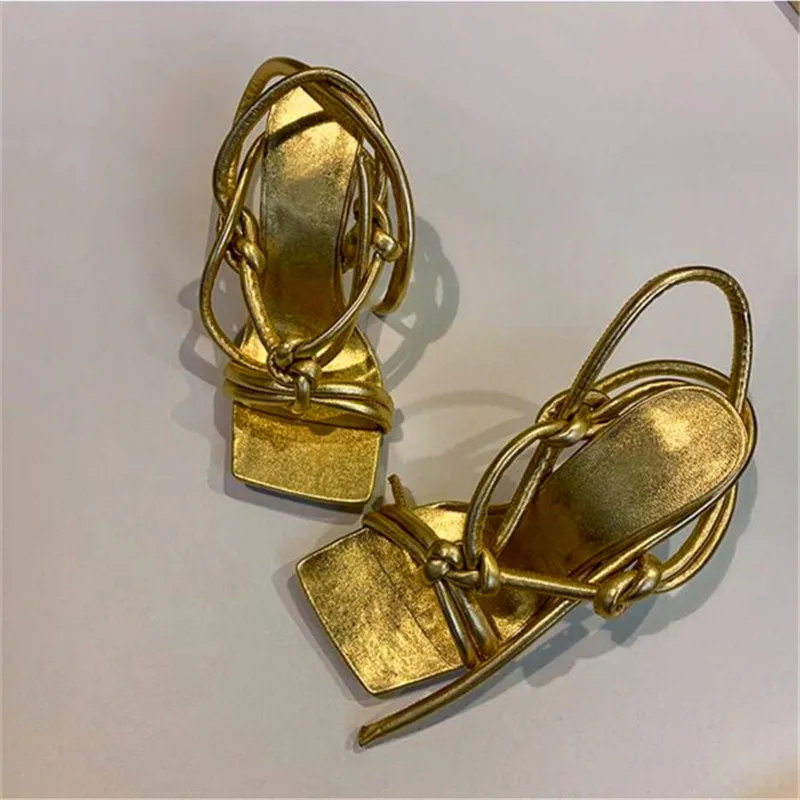 Пикантные модные женские туфли на высоком тонком каблуке с квадратным носком