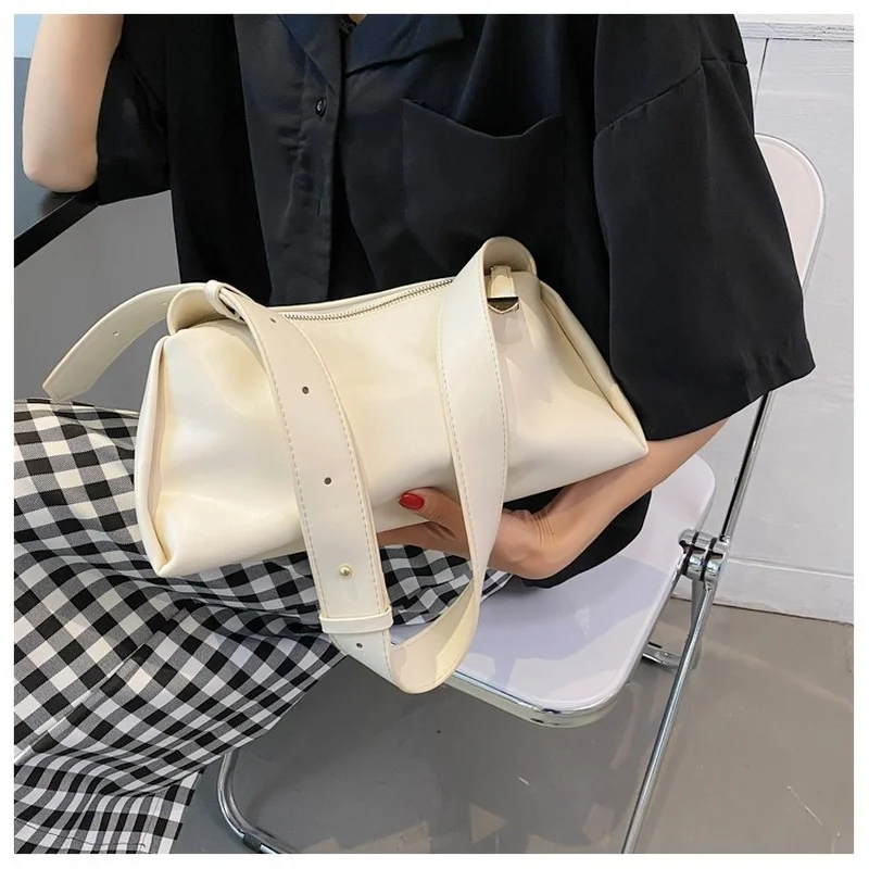 

Модная дамская сумочка из искусственной мягкой искусственной кожи, новинка 2021, сумка на одно плечо для подмышек, простая повседневная вмест...