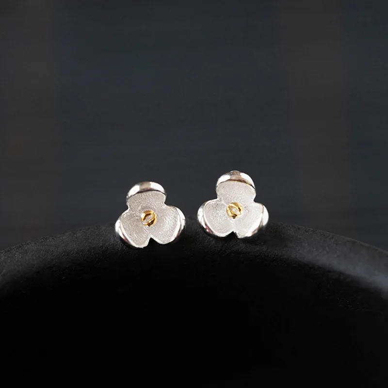 

Sweet Jewelry Flower Earrings Fashion Simple Earrings High Quality Golden Plaitng And Silvery Plating Earring For Girl Lady