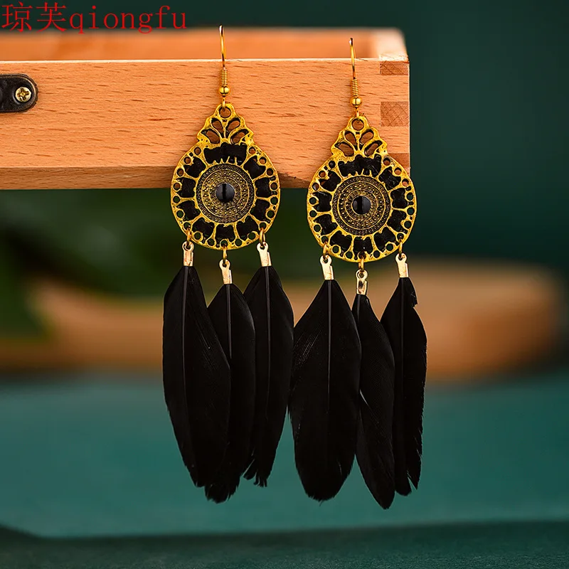 

Personalized Earrings 2021 Creative Bohemian Resort Style Accessories Retro Round Wound Feather Pendant Long tassel Earrings