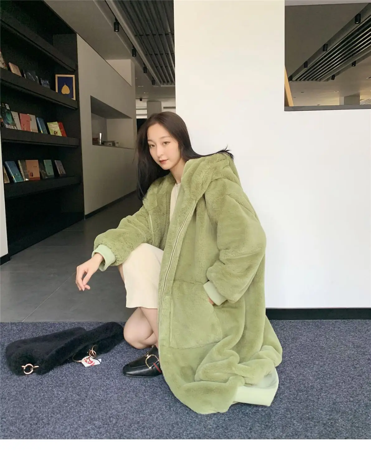 Женское зимнее однотонное пальто из искусственной кожи с капюшоном женская