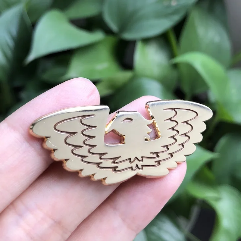 Eagle Lapel Pin High Polished Gold Metal Cloth Badges For Men Suit Bird Wing Brooch 40MM Fashion Lapel Pin For Men Gift