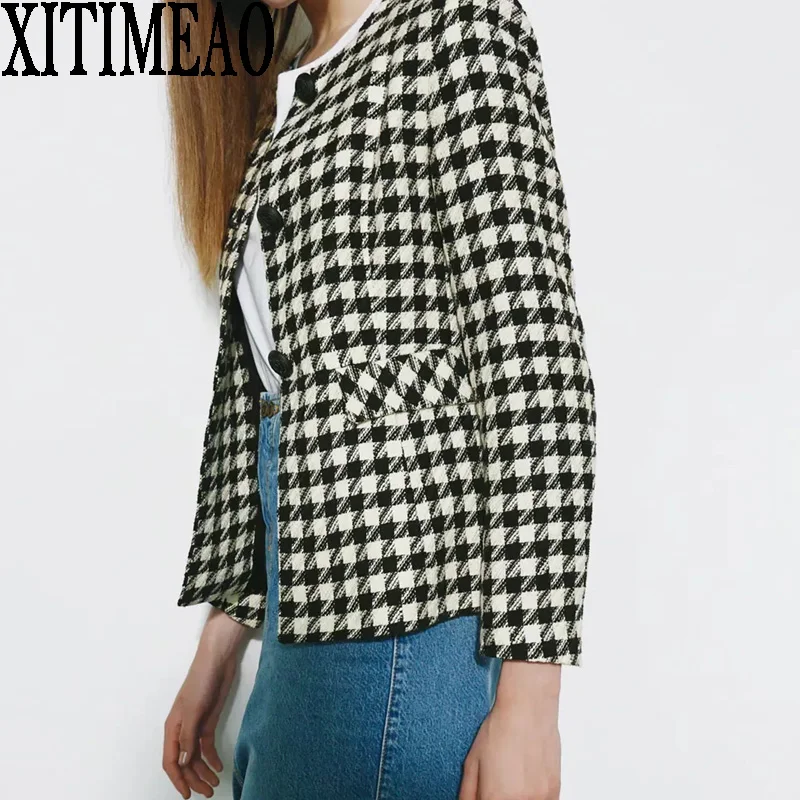 

Пиджак женский клетчатый с длинным рукавом и разрезом сзади