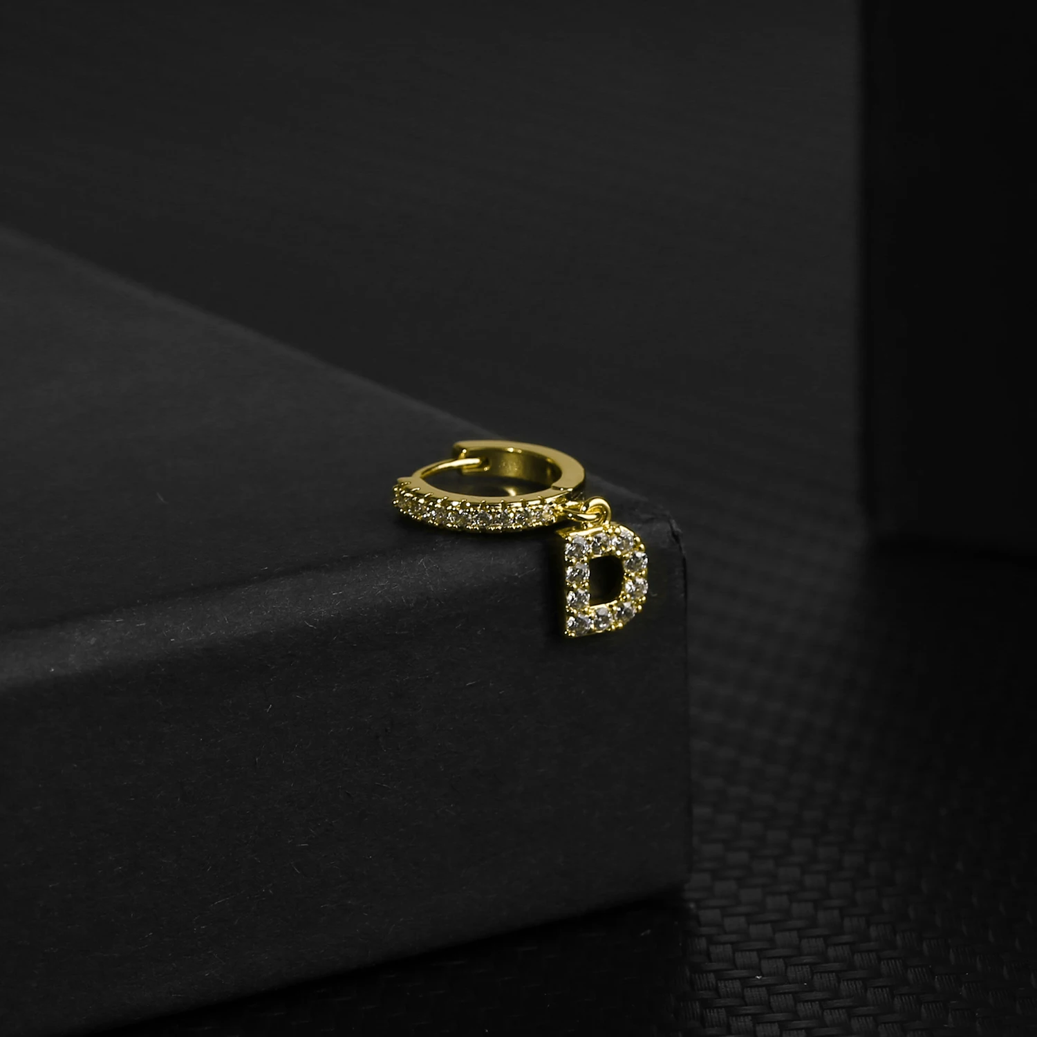 

Rinhoo 1PC Gold A-Z 26 Initials Letters Pendant Zircon Ear Piercing Earring Charm Ear Buckle Creative Drop Earring For Women