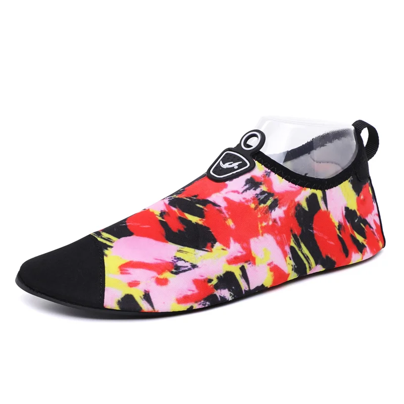 

Летние Красочные пляжные туфли, женские легкие резиновые акватуфли для женщин, пляжная обувь из эластичной ткани, женские акватуфли без шну...