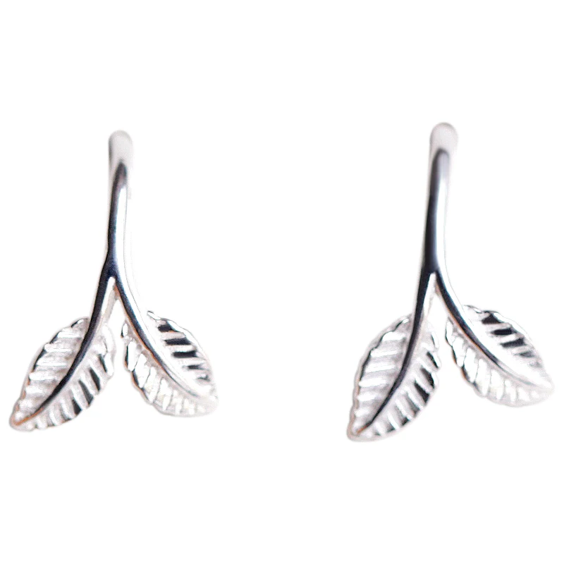 Серьги гвоздики в виде листьев серебристого цвета|Серьги-гвоздики| |