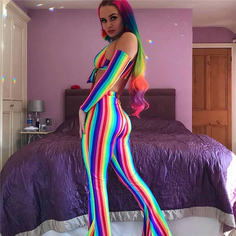 Радужные цветные полосатые принтованные наряды с низким вырезом на спине