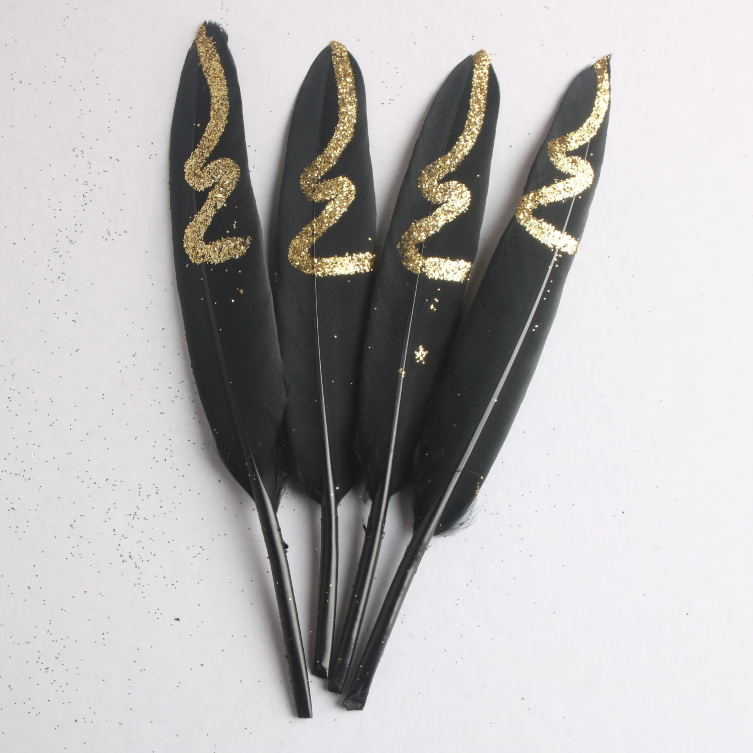 Золото окунутые черные утиные перья гусиные для поделок 10-15 см/4-6 дюймов