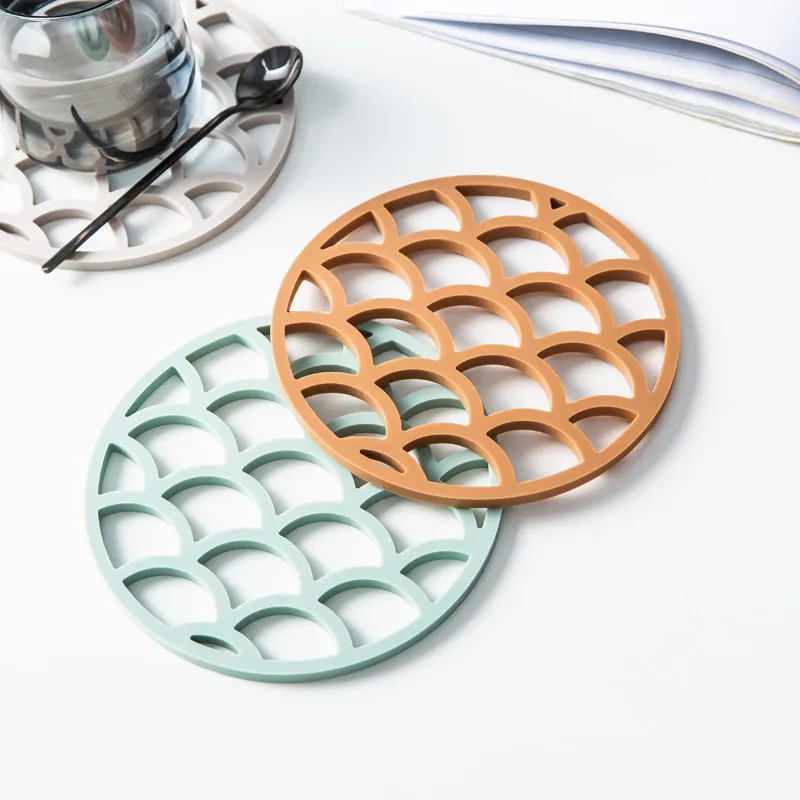 

Silicone Hollow Coaster Cup Mat Round Cloud Candy Color Pad Heat-insulated Non Slip Coaster Hot Drink Holder Home Decoration 1pc