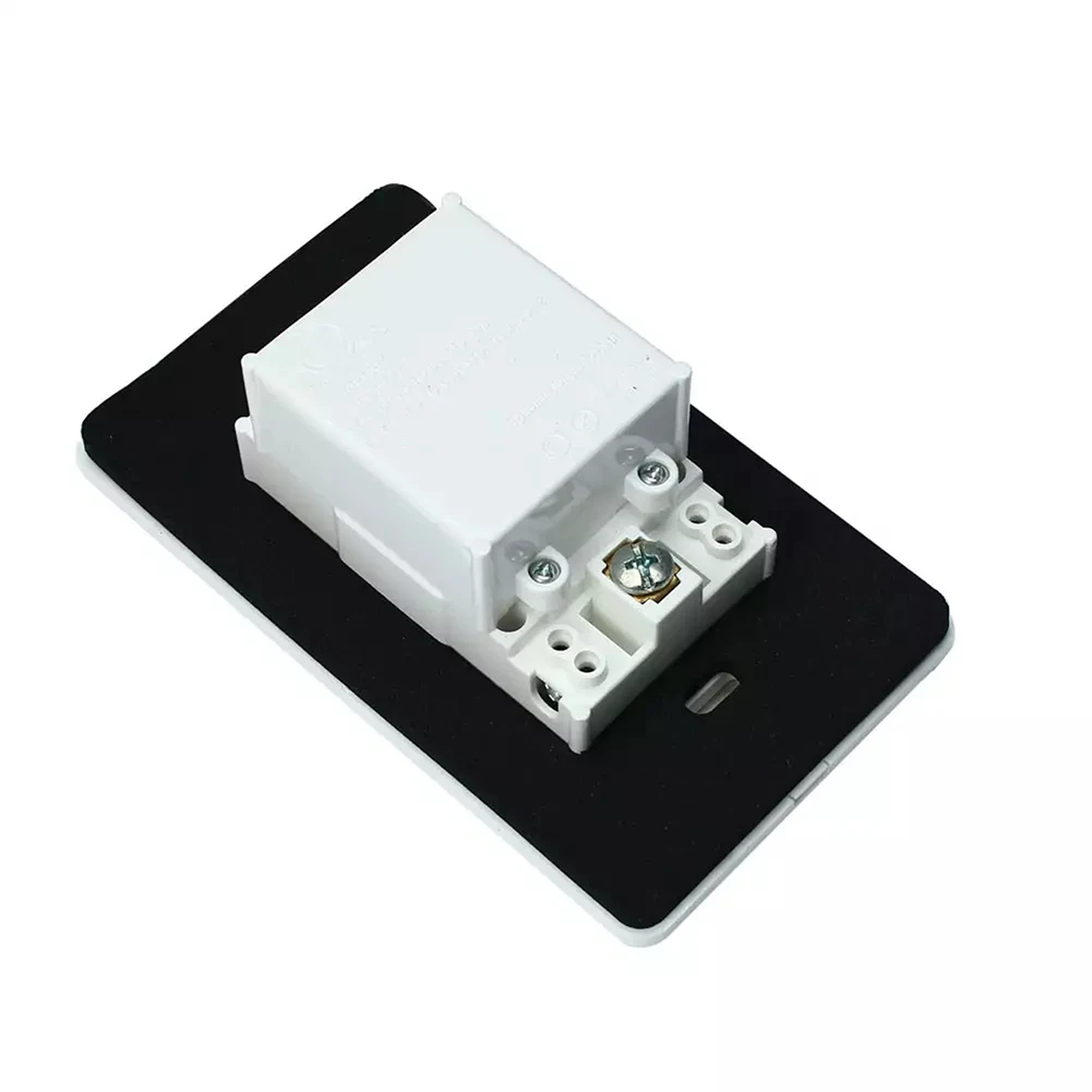 USB зарядное устройство розетка электрическая для телефона Pod MP3 и более Белая