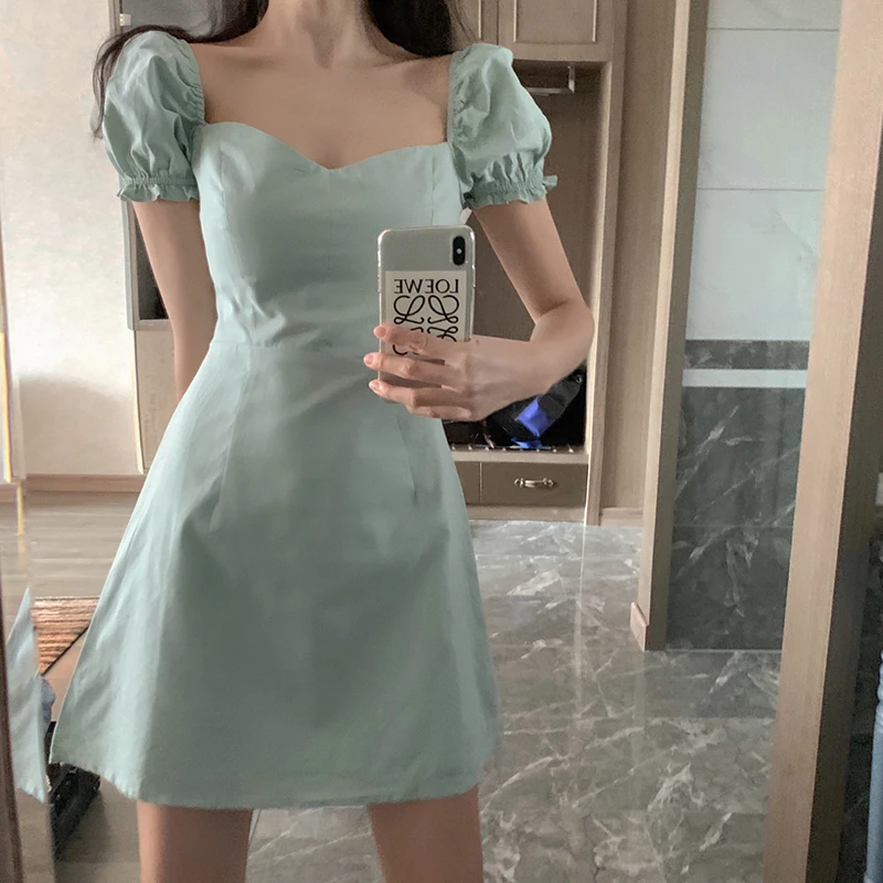 

Платье-трапеция вечерние нее однотонное с квадратным вырезом и пышными рукавами