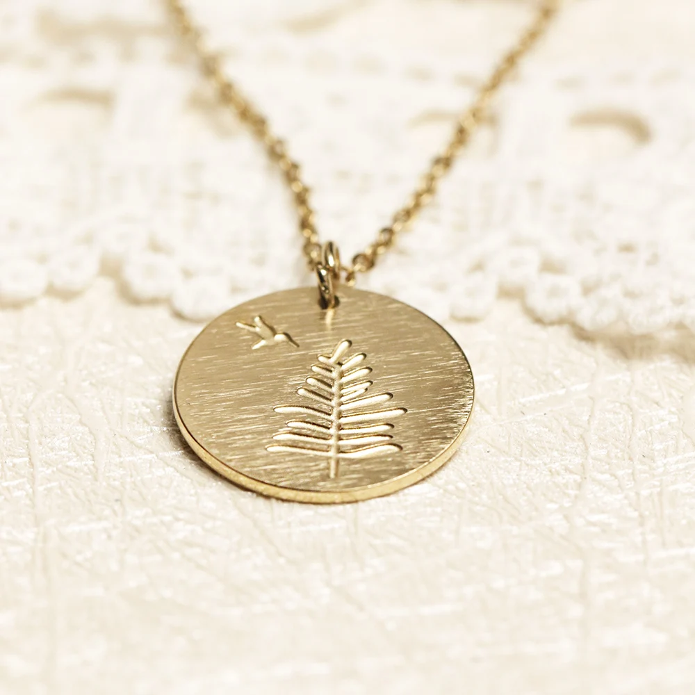 

Trendy Pine Necklace Female Gold Disc Hummingbird Charm Stainless Steel Nautical Camping Collar Best Friends Gift 18mm