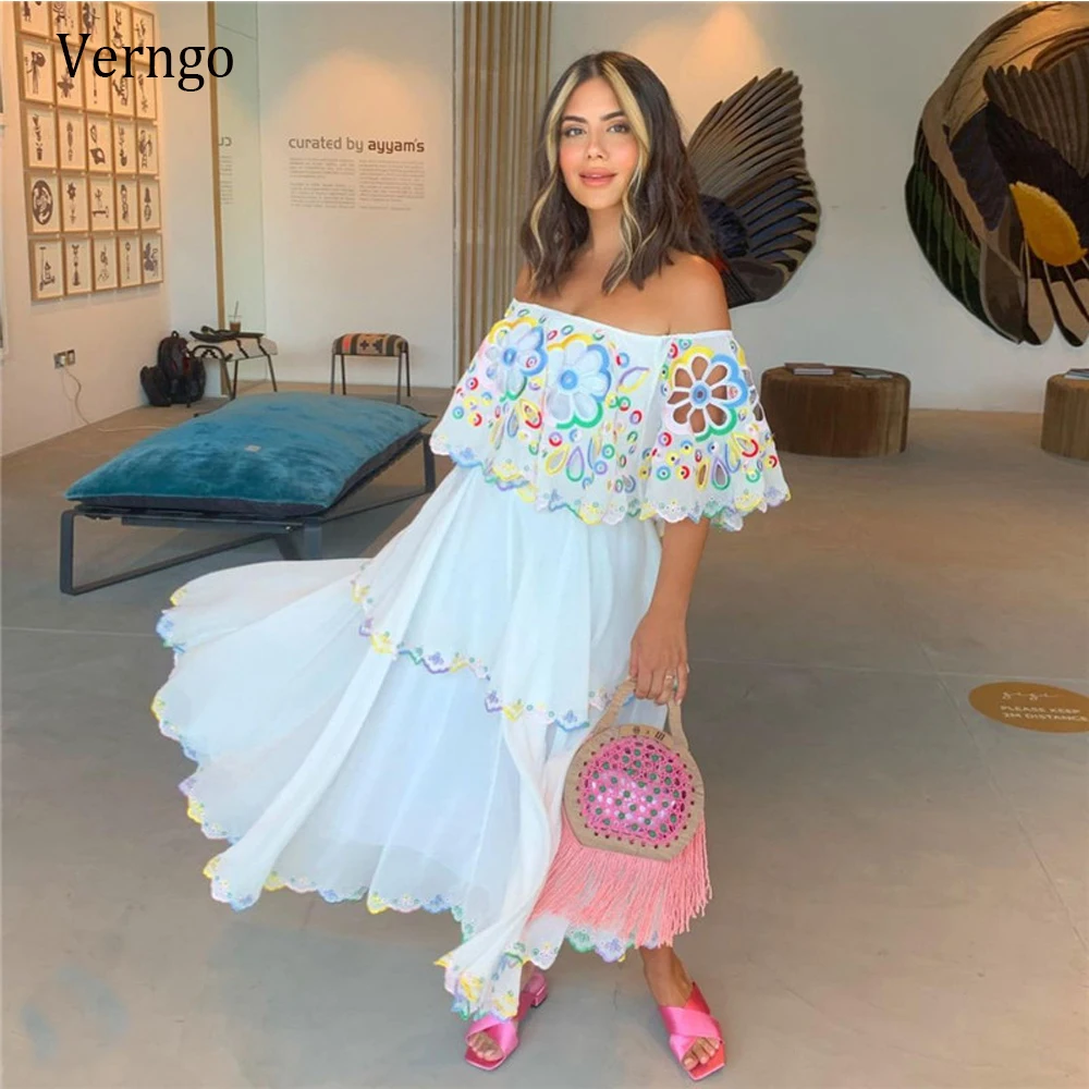 

Платье женское летнее с открытыми плечами и цветочным принтом