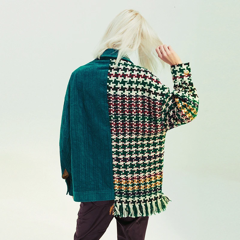 Женская твидовая куртка TWOTWINSTYLE разноцветная Асимметричная с длинными рукавами и