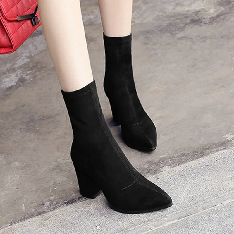 Женские ботинки на молнии зимние Удобные однотонные до середины икры с острым