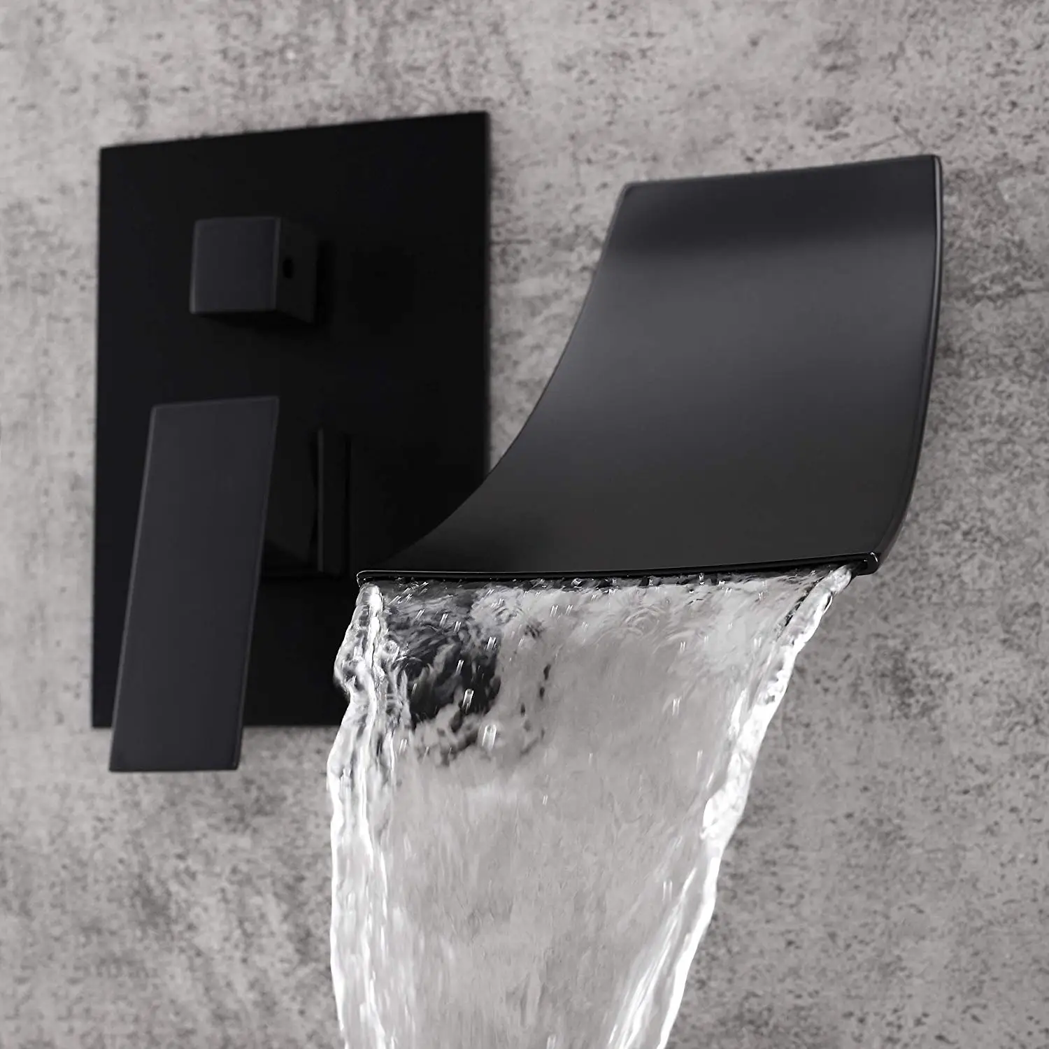 Настенный смеситель для ванны Водопад с ручной душевой лейкой хромированный