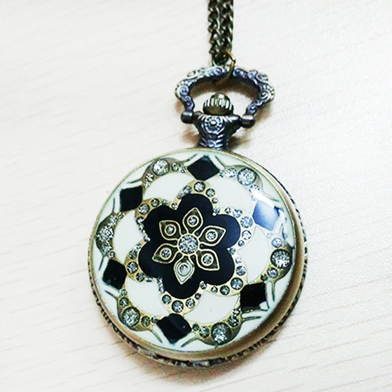 Европейский и американский суд Ретро бриллианты дамы шаблон кристалл кулон